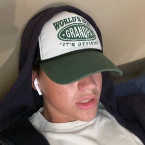 Meet your Posher, Max